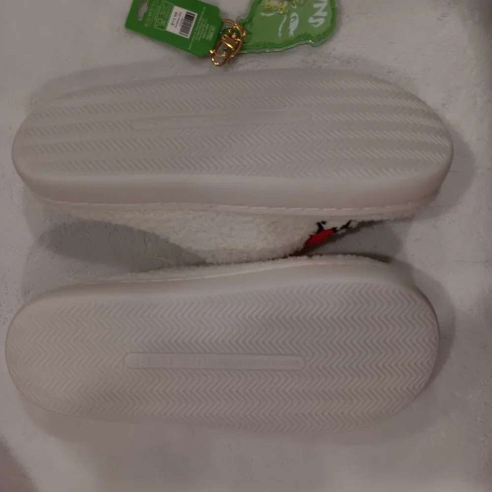 Dr. Seuss The Grinch Christmas slippers with Keychain brand new size 7 womans - Picture 2 of 4